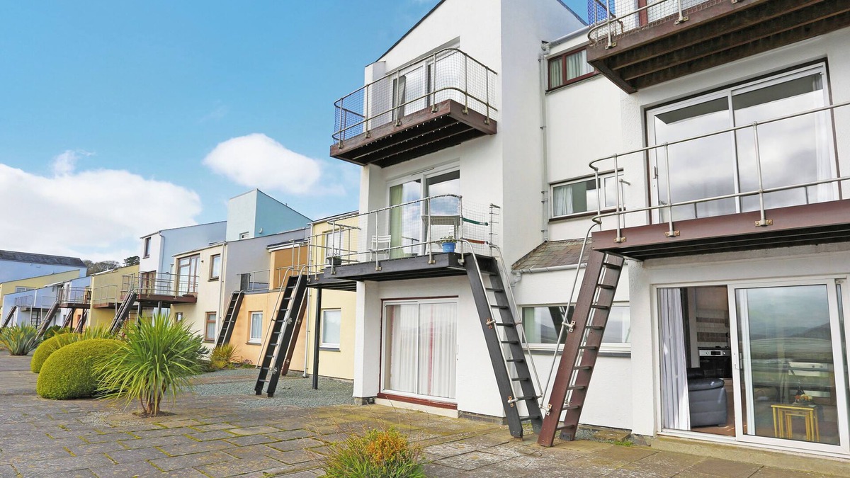 Borth-y-Gest Cottage | 18D SOUTH SNOWDON WHARF, pet friendly, with a garden in Porthmadog