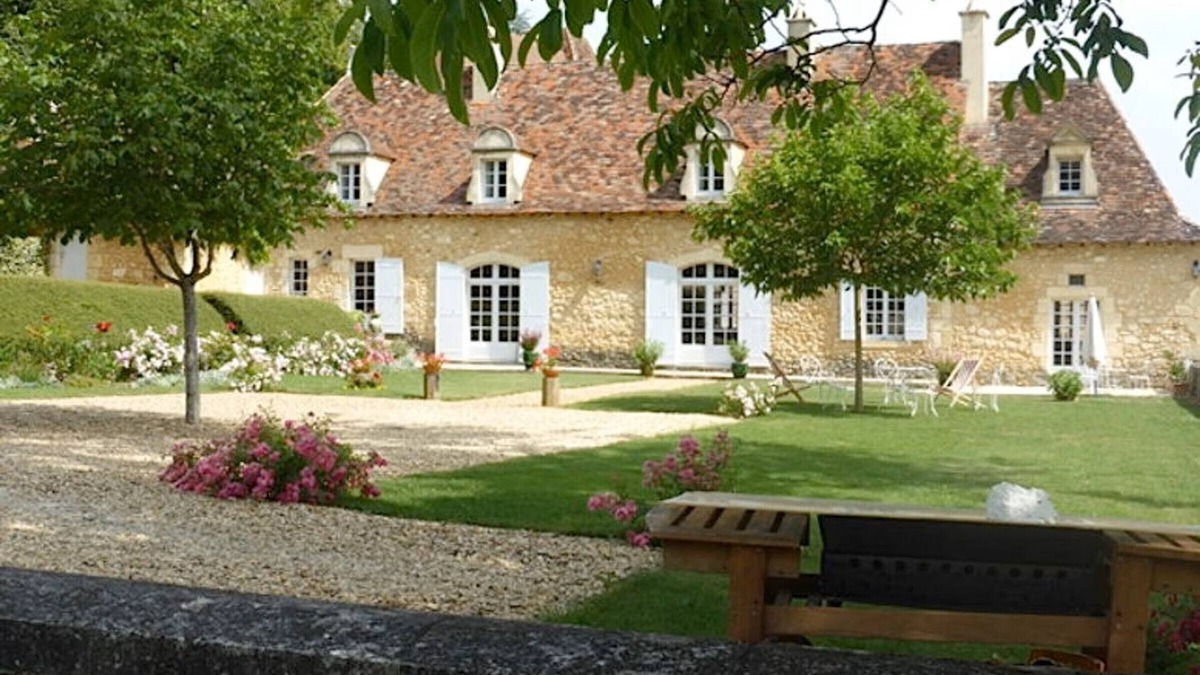Montagnac-la-Crempse Other | 18th century manor house, 5 bedrooms, sleeps 12, 3 bathrooms, swimming pool