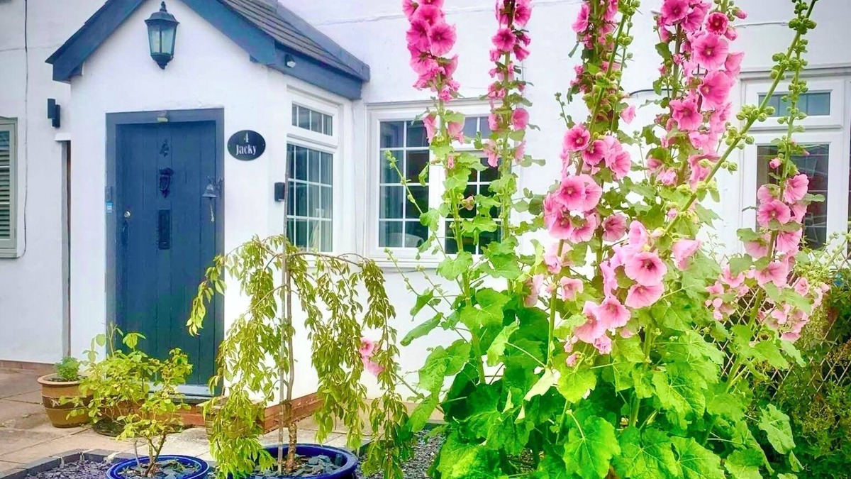 Snitterfield Cottage | 18th Century Cottage in Stratford Upon Avon