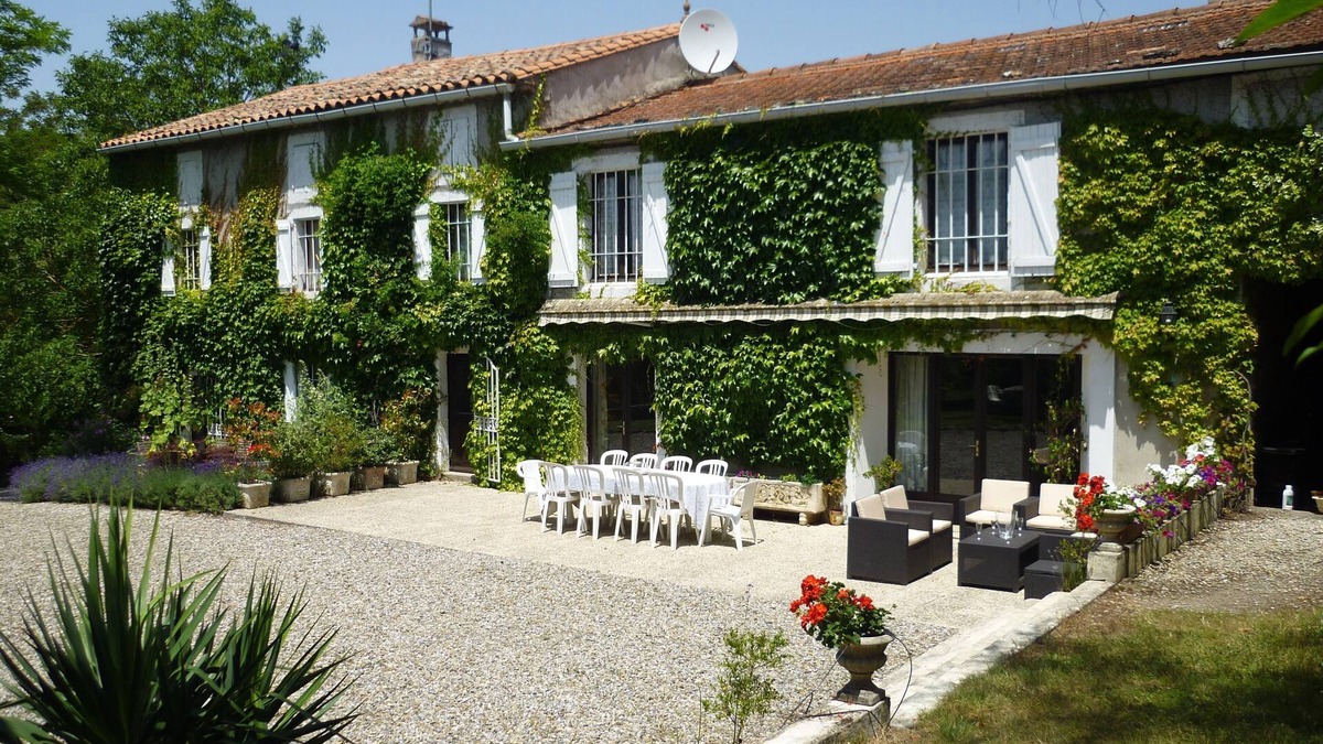 Peyrefitte-du-Razes Villa | 18th century private Domaine with large pool set in 12 acres