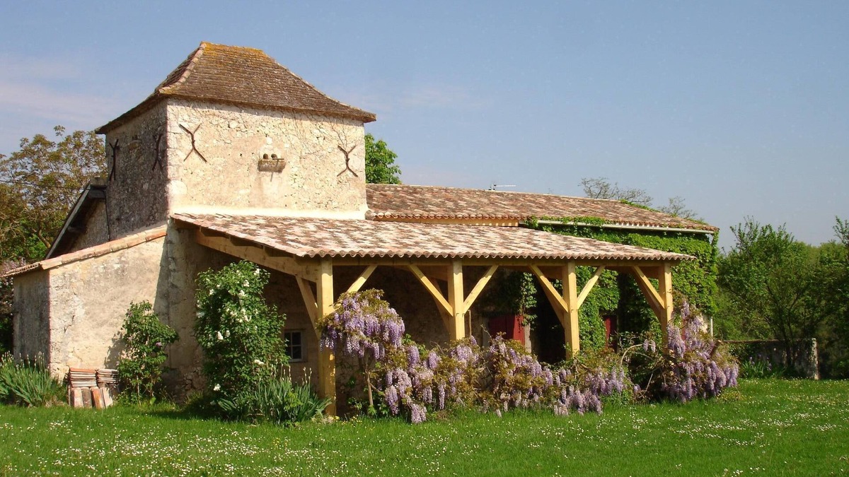 Juillac Cottage | 18th Century Cottage Farmhouse with Beautiful View of Dordogne River Valley