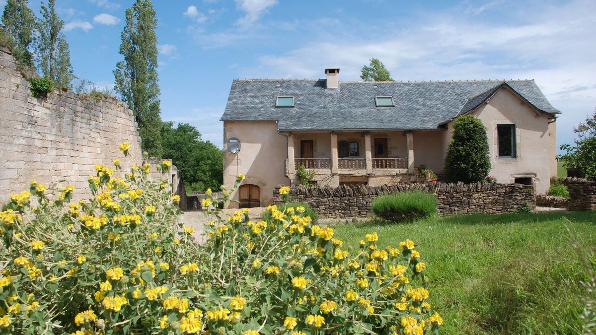 Ginals House | 18th Century House beside the ruins of a medieval castle