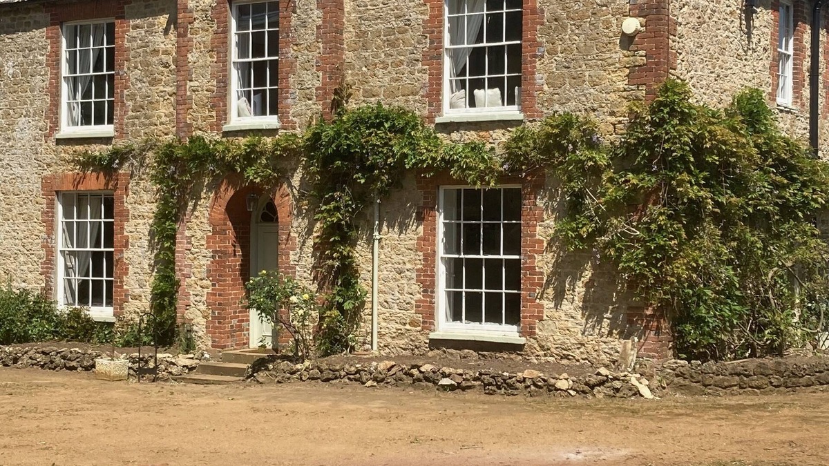 Little Coxwell House | 18th Century Manor House in walled garden in the Cotswolds, dog friendly