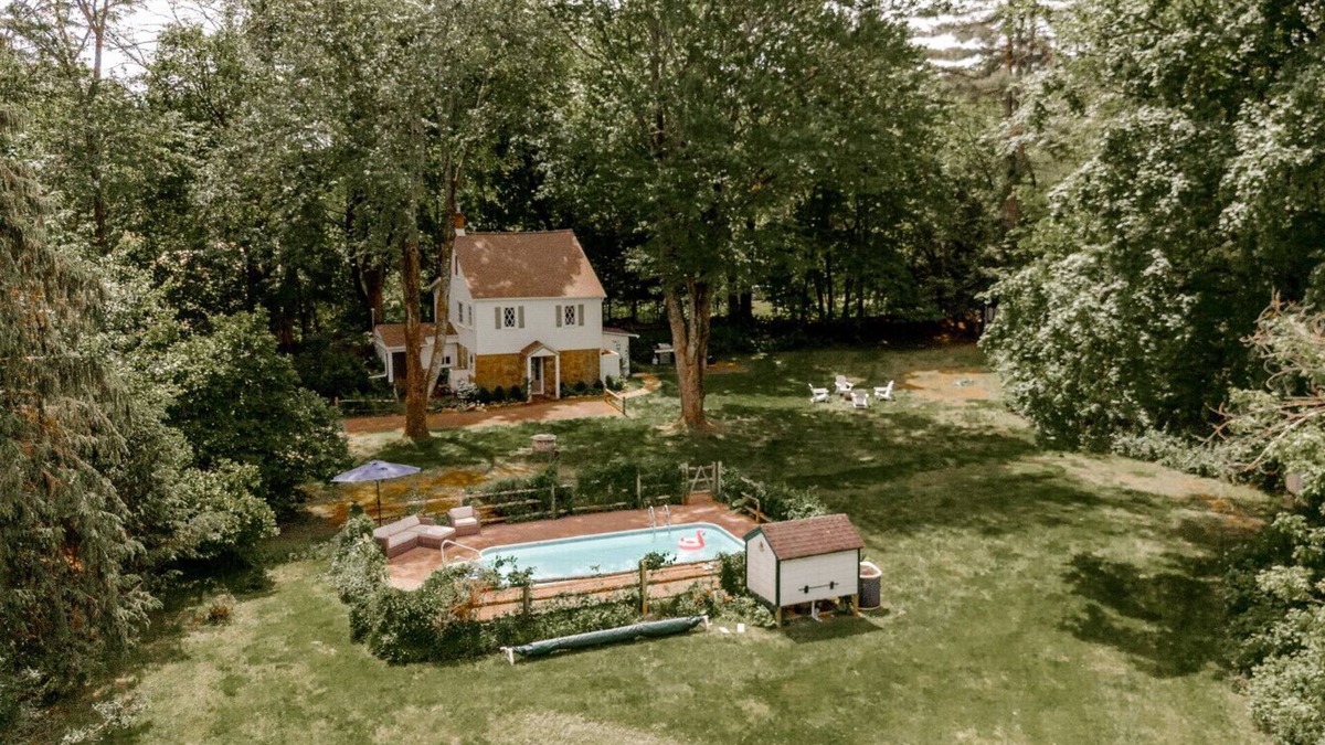 Rosendale Cottage | 18th Century Rosendale Cottage w/pool