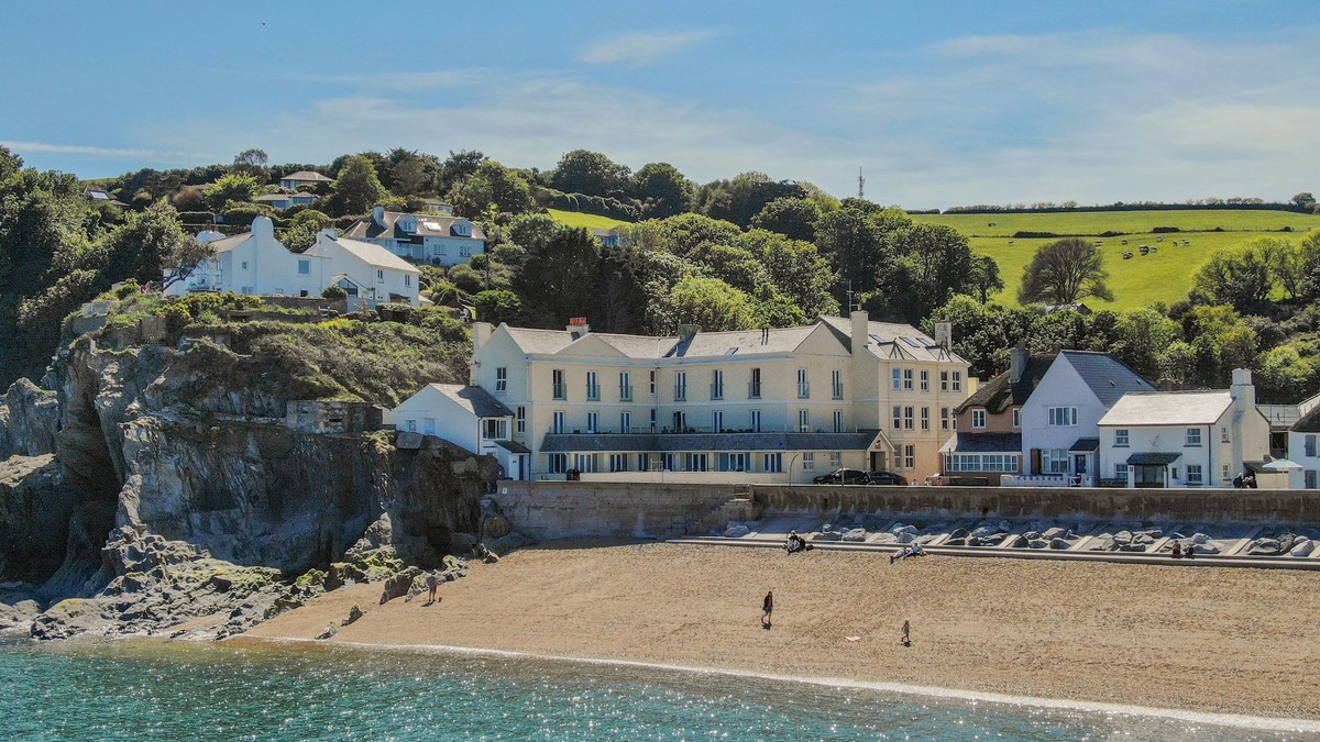 Torcross Apartment | 19 At The Beach - an apartment that sleeps 4 guests in 1 bedroom