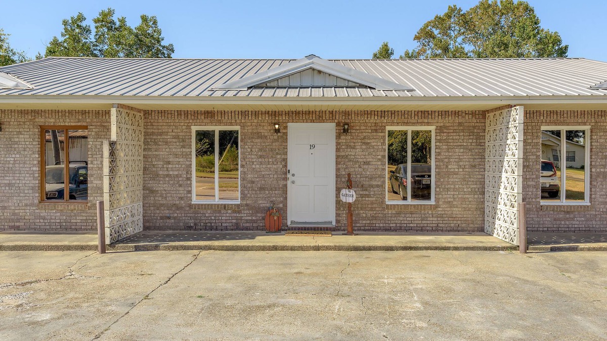Enterprise Apartment | 19 Green Acres Cozy Apartment
