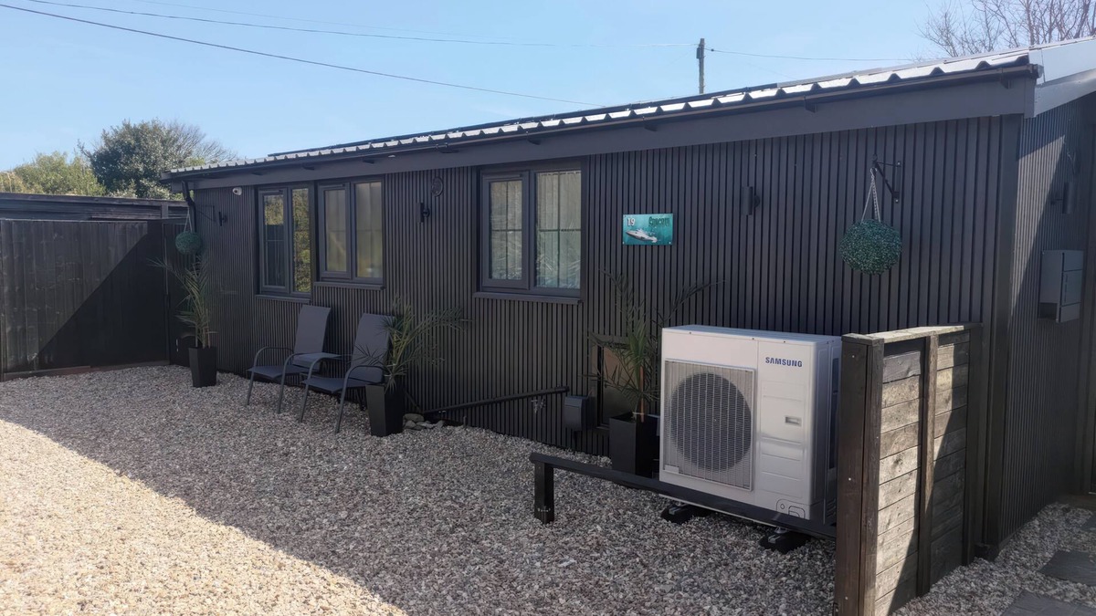 Anderby Creek Cottage | 19 THE COURT, pet friendly, country holiday cottage in Anderby Creek