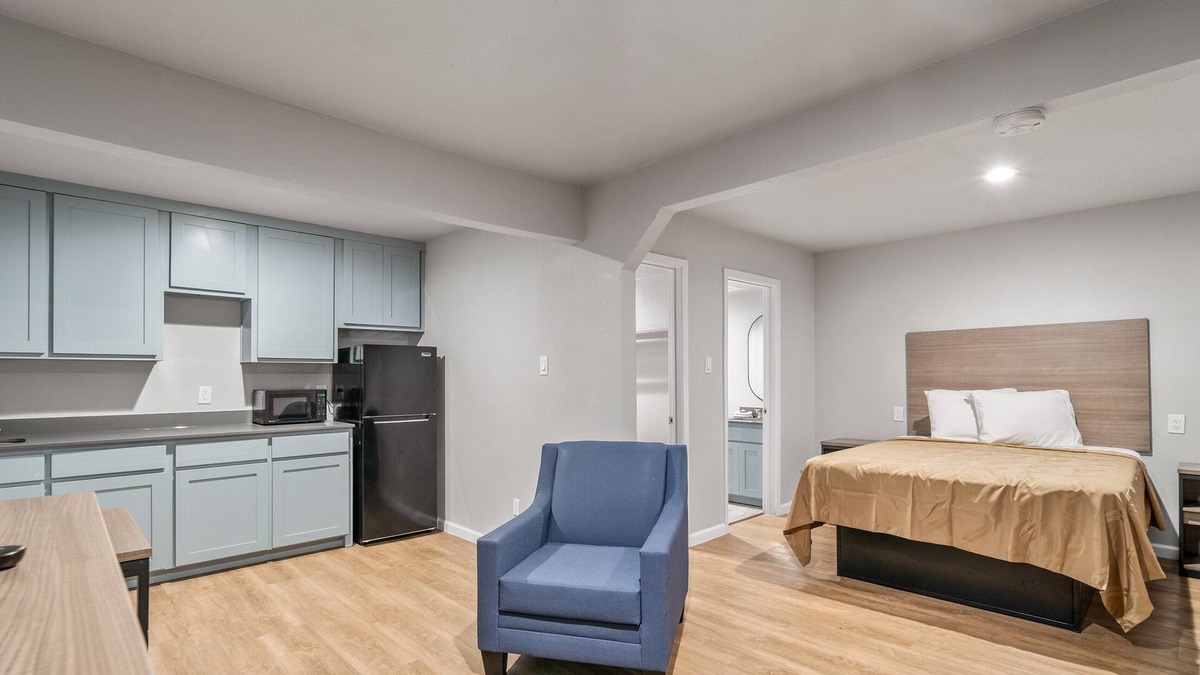 South Arlington Apartment | 1902 Studios