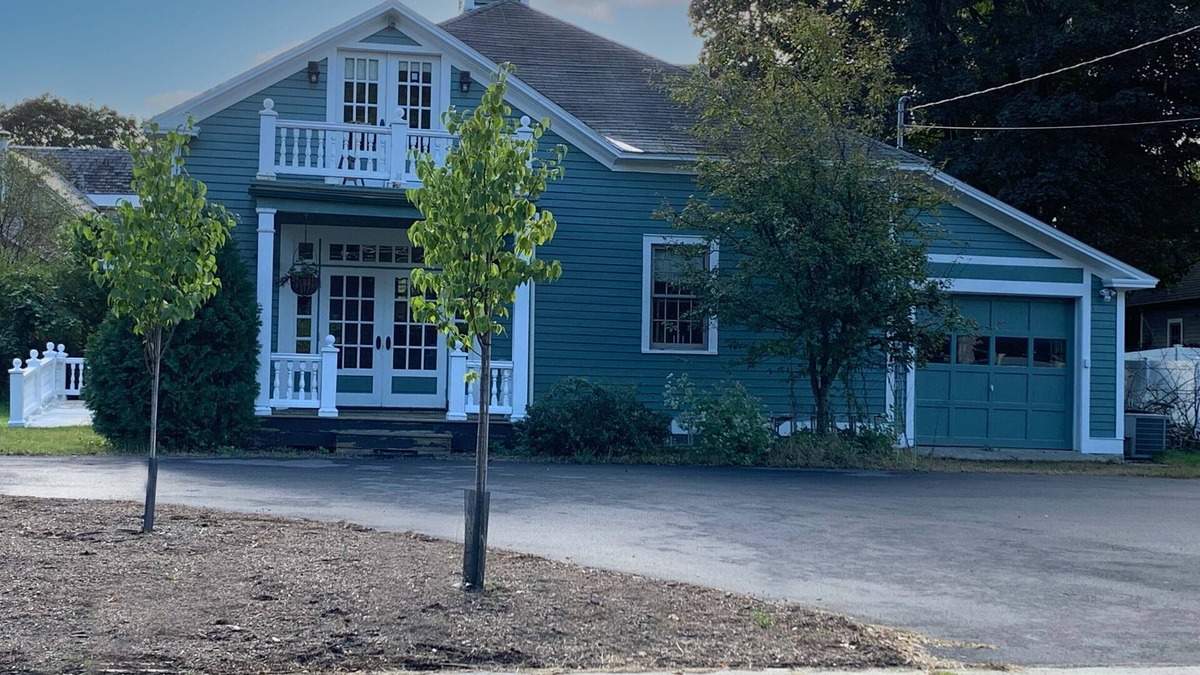 Glens Falls House | 1905 Carriage House, beautifully renovated and walking distance to town.