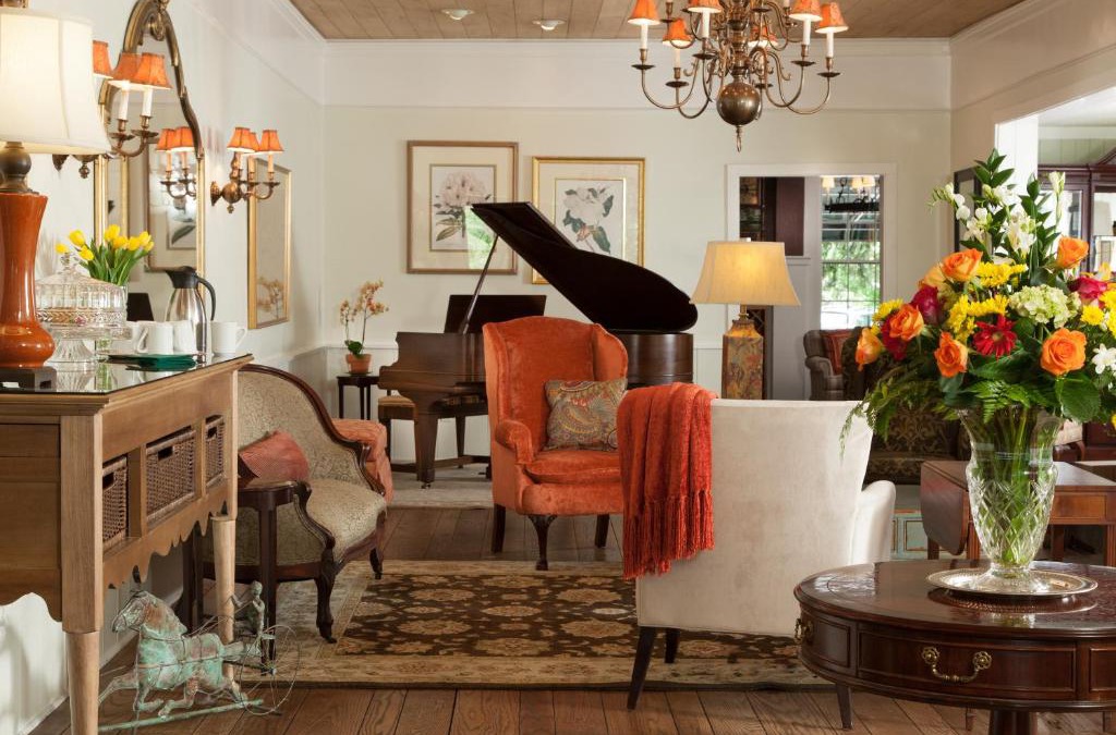 Lynn Hotel | 1906 Pine Crest Inn