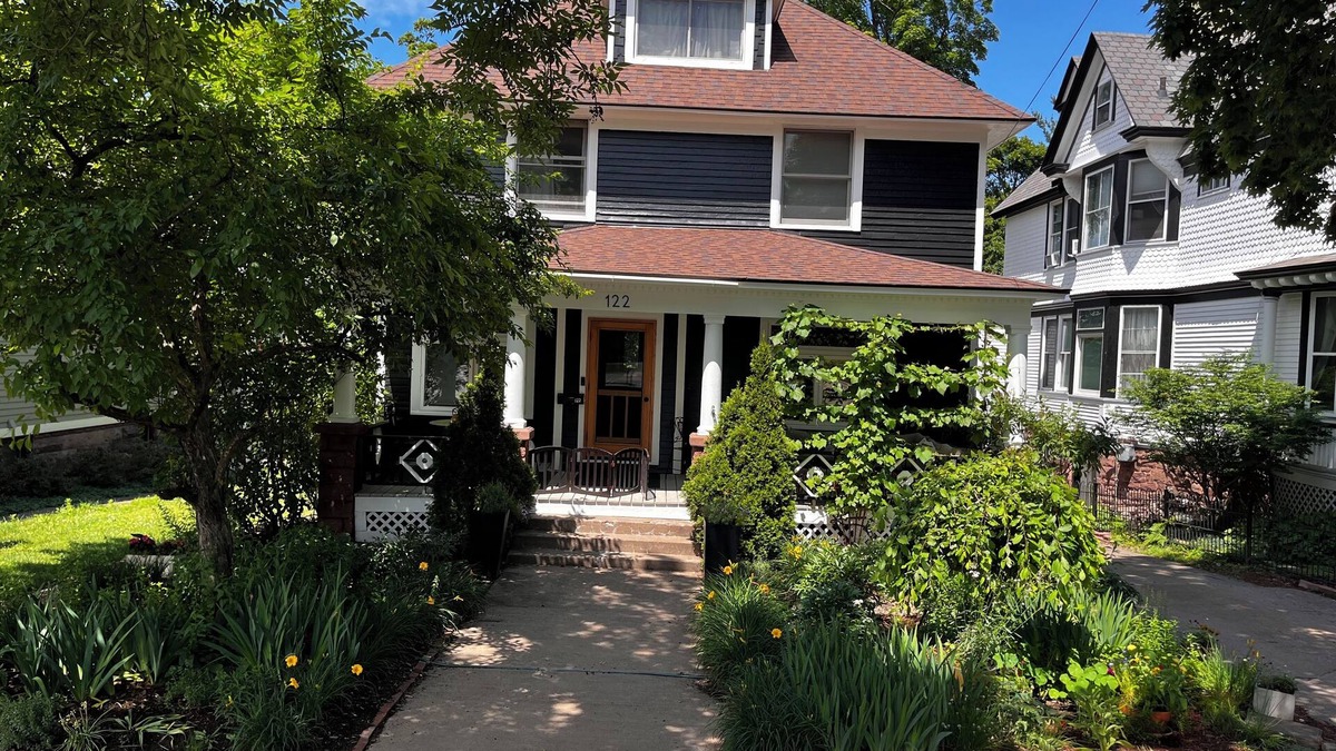 Marquette House | 1908 Four Square Marquette- Centrally located w porch, patio, sauna, fire pit