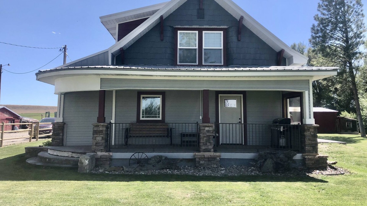 Simms House | 1909 Restored Homestead House Close to Great Falls