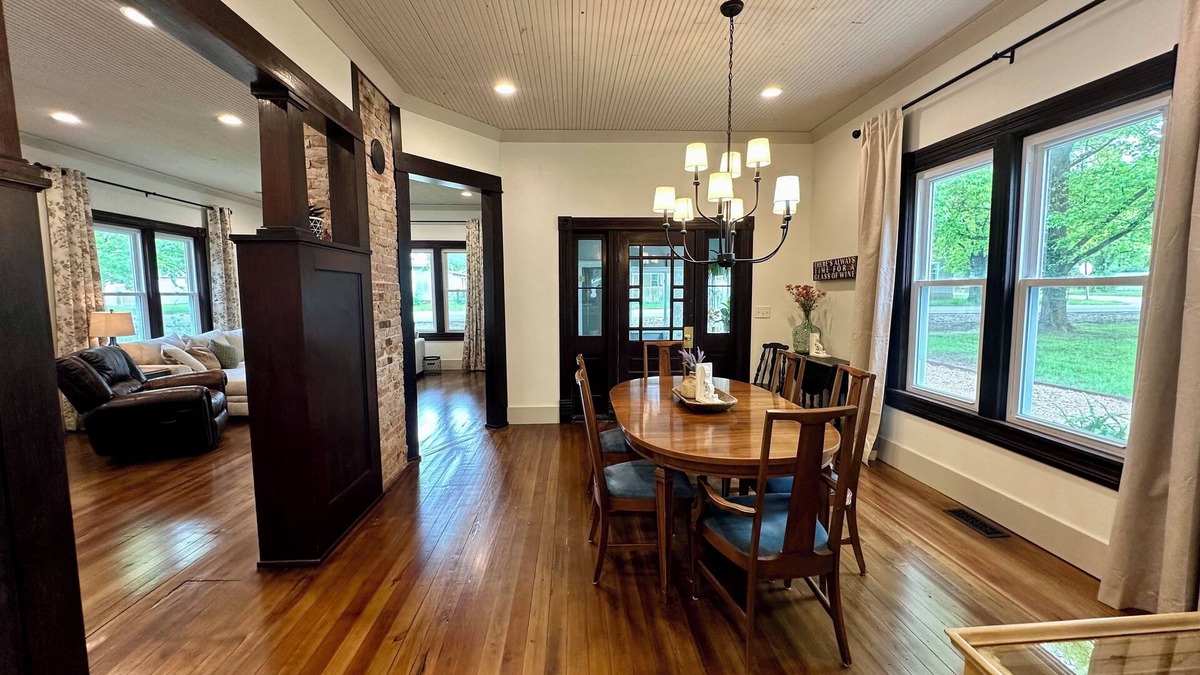 St. James House | 1910 on Route 66 is a Charming historic 2 bedroom 2 bath home, close to downtown