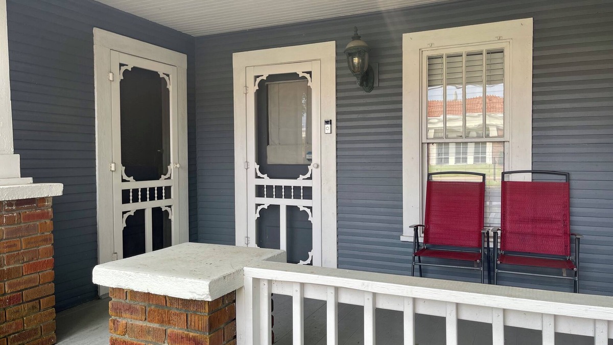 Poplarville House | 1920's Craftsman Cottage - 3BR You're Gonna Love This Place! Across from PRCC.