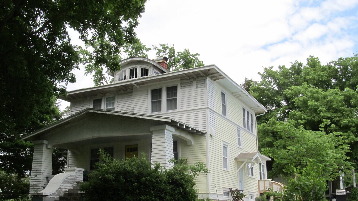 Carbondale Other | 1920's Farm House Built by the Trainmaster of Carbondale. Modern updates in 2012