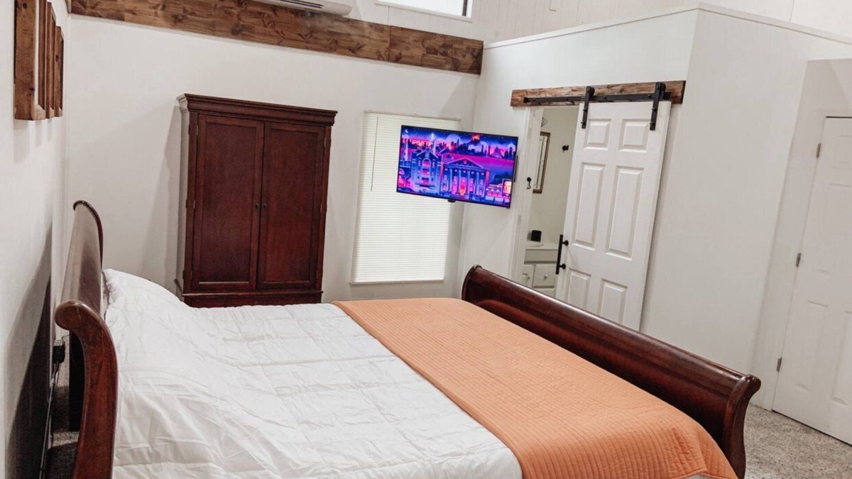 Tulsa House | 1920's Quaint Living. GatheringPlace/Expo/TU/Downtown. 2 King Bds/Arcade games!