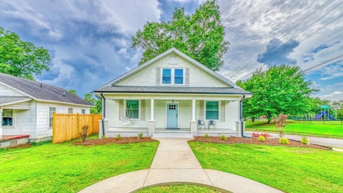 Sheffield House | 1920s Charm Meets Modern Luxury in heart of Shoals