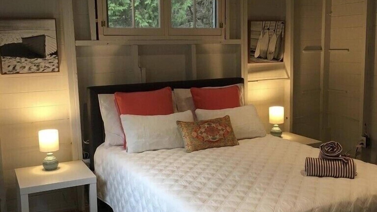 Ashfield-Colborne-Wawanosh Cottage | 1920’s Original Kintail Beach Cottage - Beautiful Lake and Sunset Views