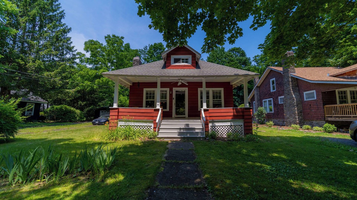 Phoenicia House | 1920s Phoenicia Bungalow w/Vintage Furnishings, Sauna, Fireplace, & Fenced Yard
