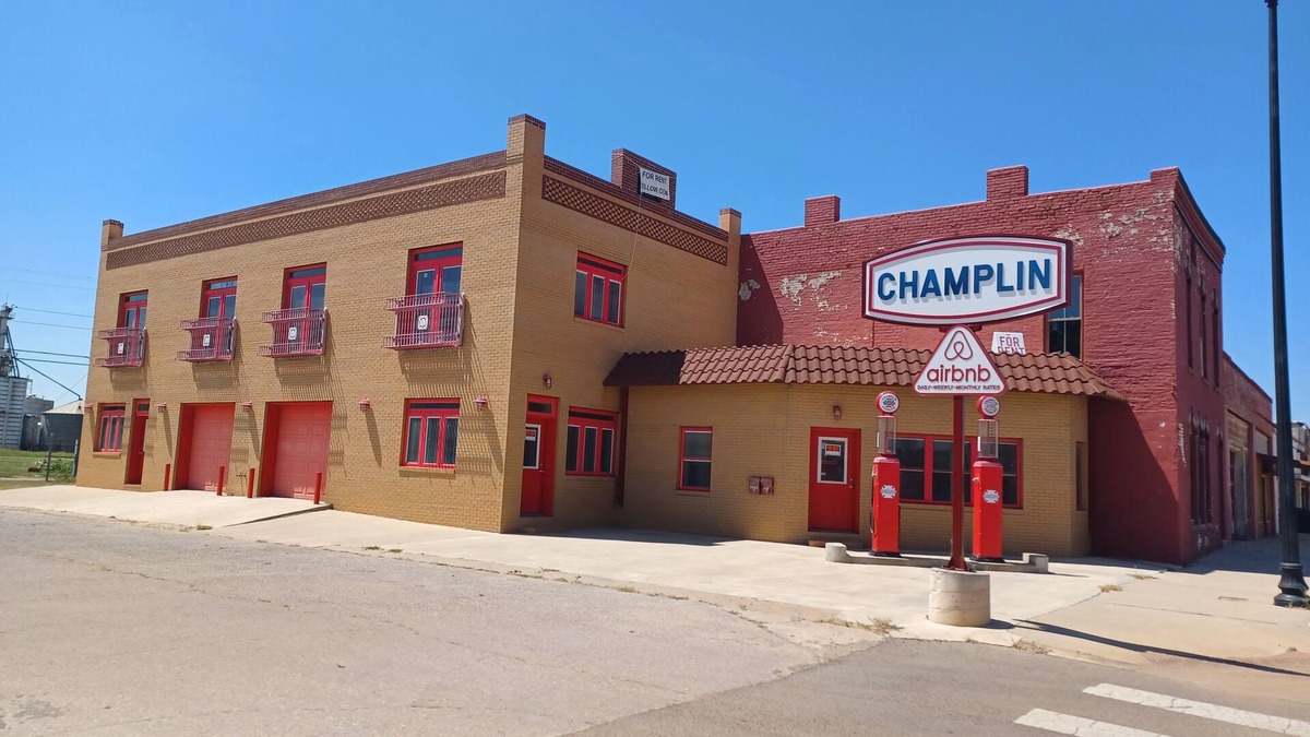 Hennessey Apartment | 1921 Champlin Gas Station