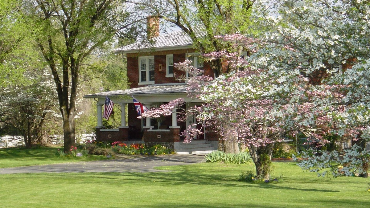 Lexington House | 1926 Guest House. 1/2 mile to Virginia Horse Ctr. 2 miles to VMI, W&L, Lex!