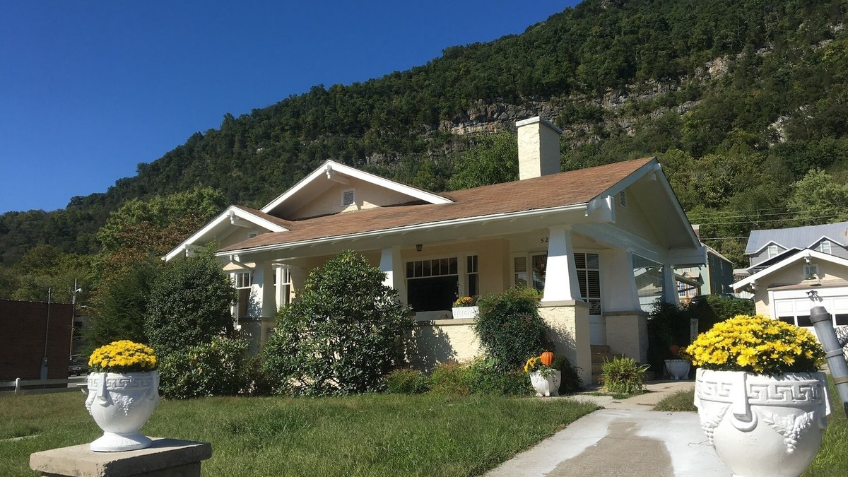 Arthur House | 1928 Home in the heart of Cumberland Gap