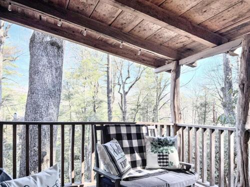 Mirror Lake House | 1930's Highlands Hideaway