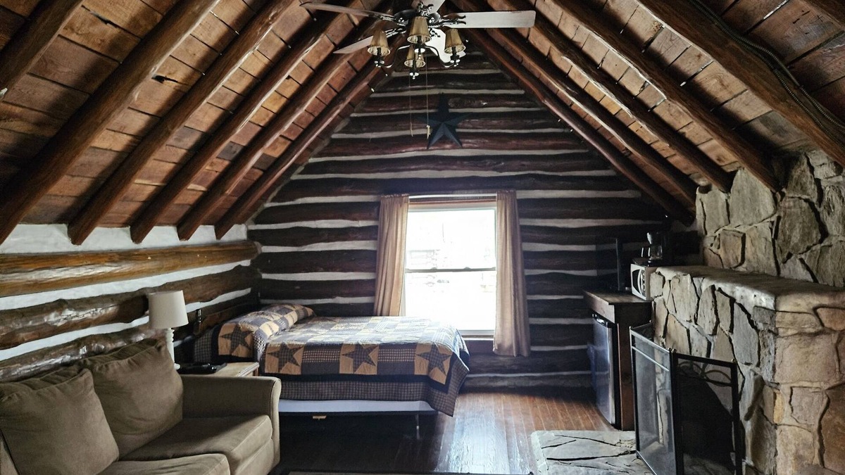 Markleysburg Cabin | 1930s and 40s cabins located in the heart of the Laural highlands. Cabin 4