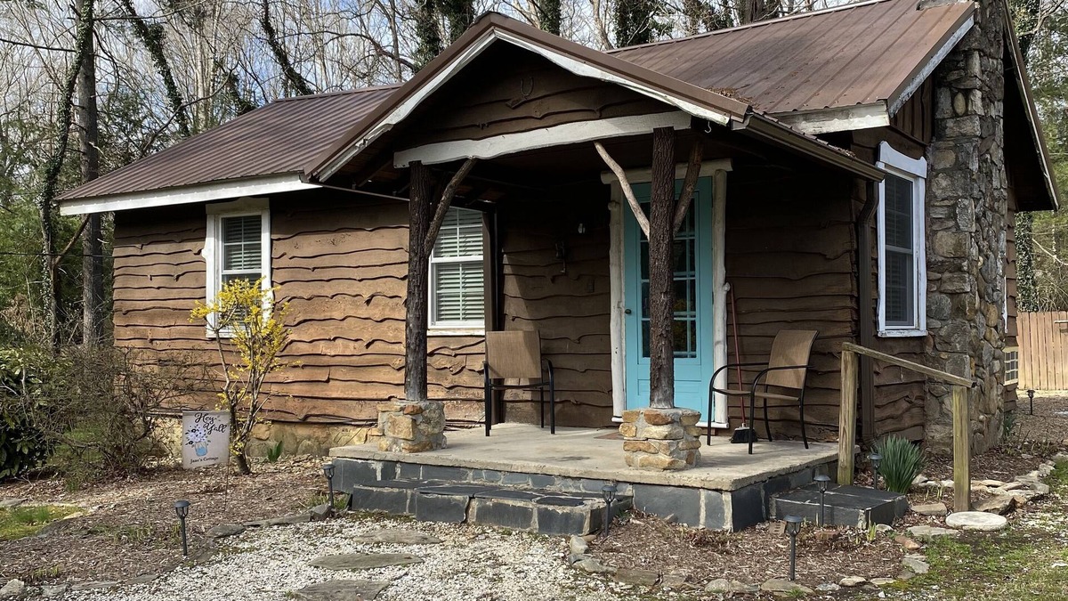 Hendersonville Cottage | 1940's Cottage