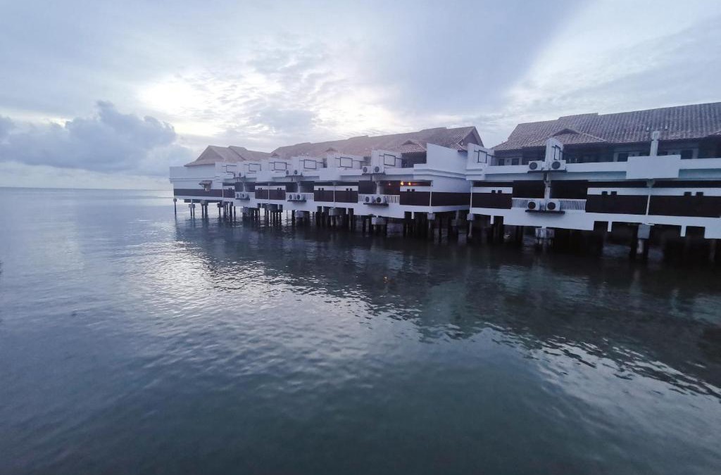 Taman Tanjung House | 1942 water chalet-Nice sea view