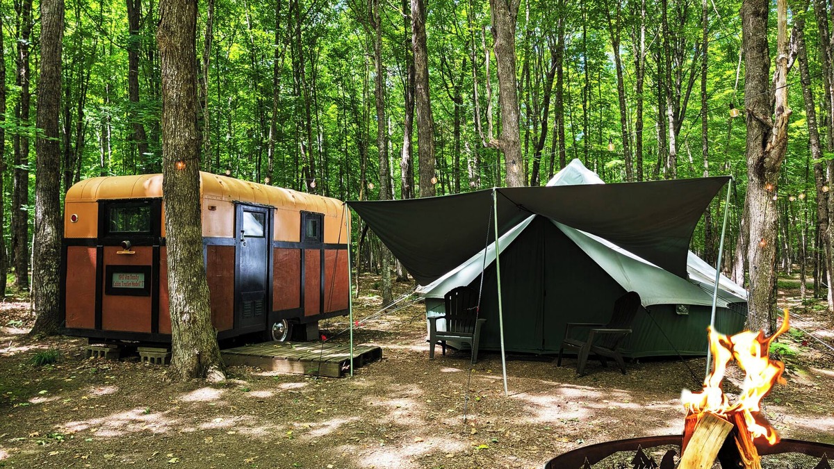 Phelps Apartment | 1949 Jim Dandy Vintage Glamping Camper #8 - Premium Resort Amenities Included!