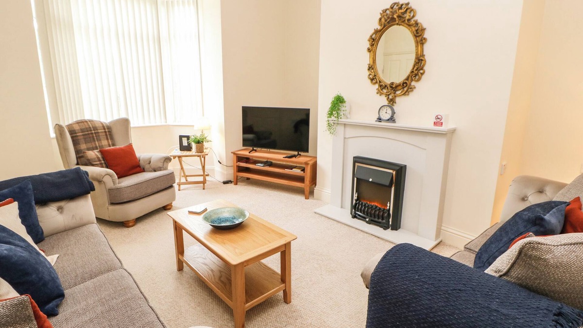 Consett Cottage | 195 DURHAM ROAD, family friendly, with a garden in Consett