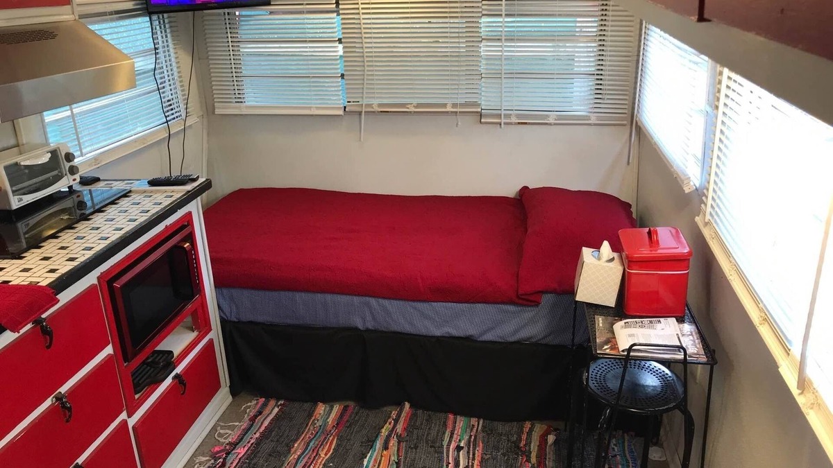 Scottdale House | 1950's Retro experience. Classic RV.