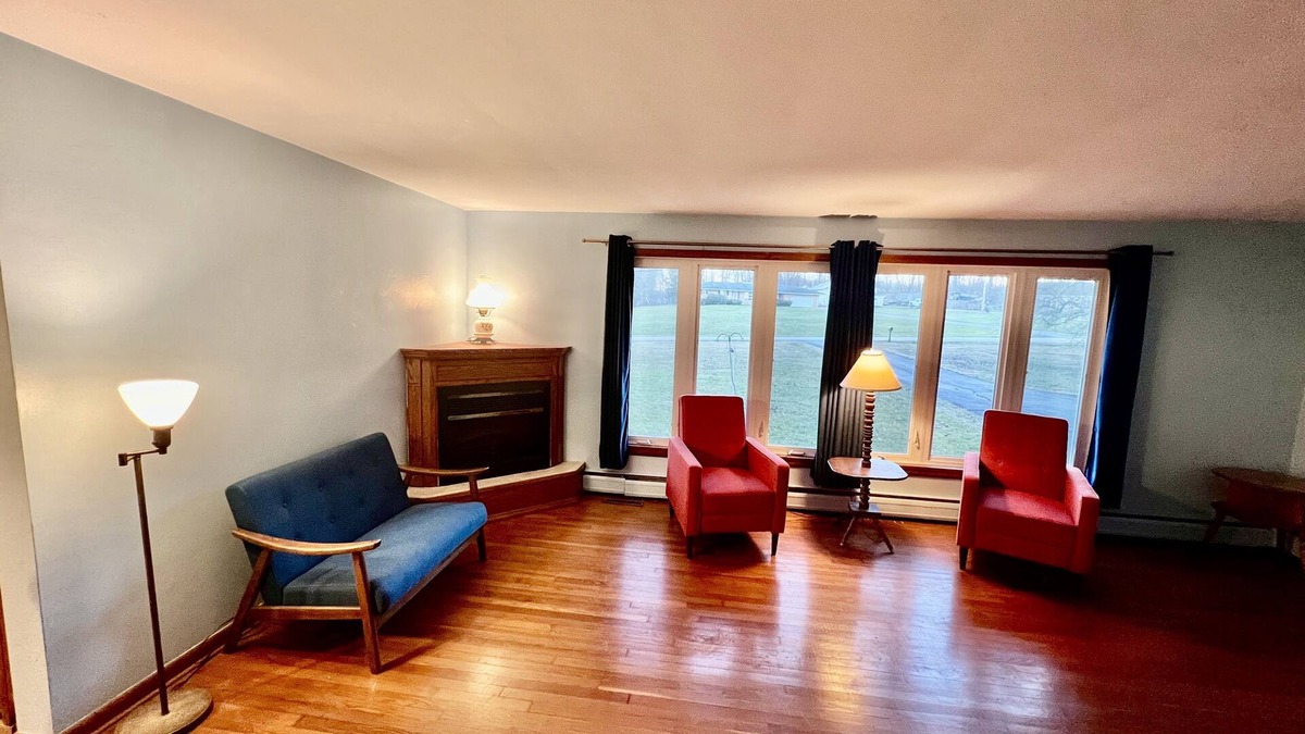 New Bedford House | 1959 Mid-Century Retro Home on 5 acres