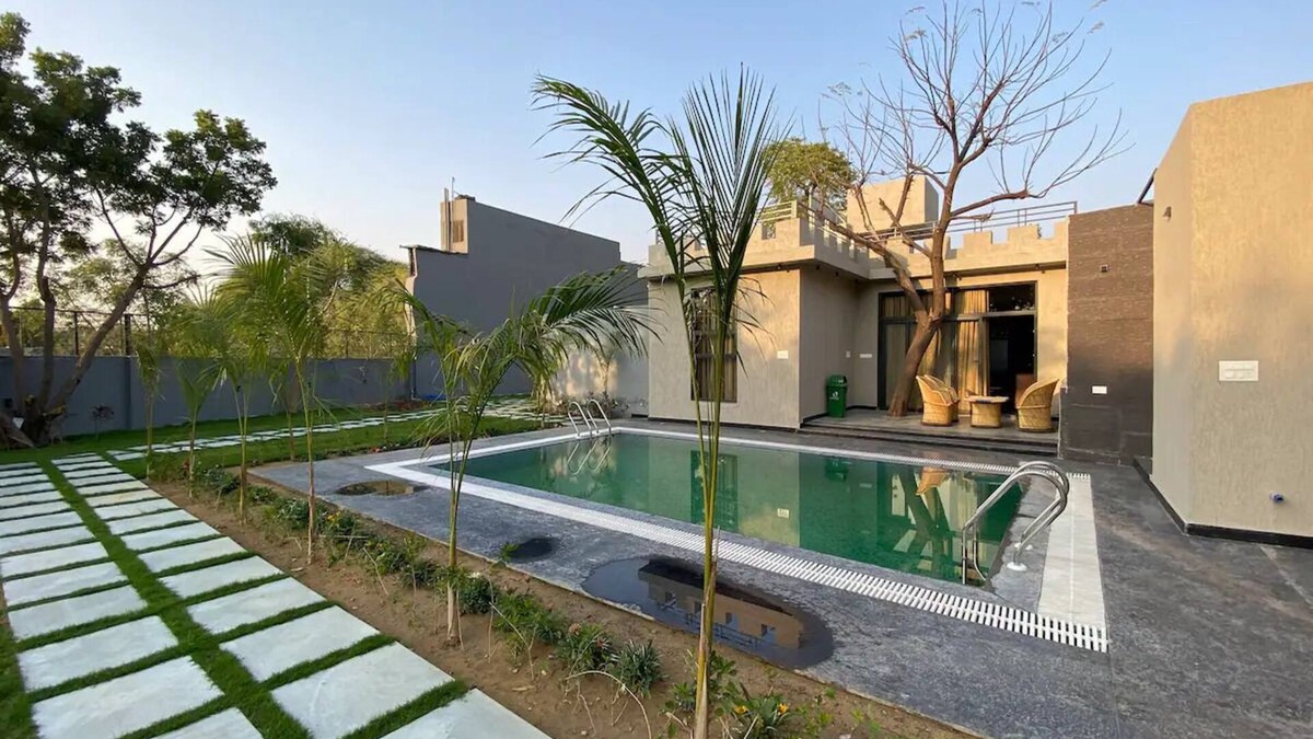 Durgapura Villa | 1983 garden with pool villa