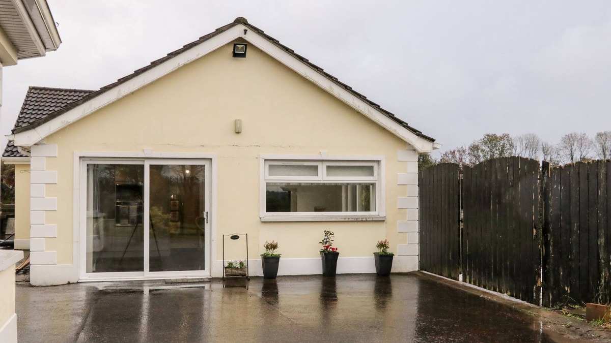 Ballyclare Cottage | 19A LISMENARY ROAD, romantic, with a garden in Ballyclare