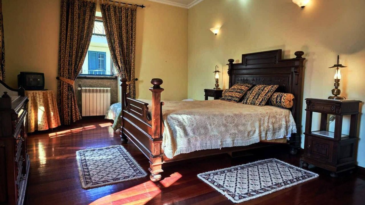 Vila Ruiva Villa | 19th Centry Farmhouse Getaway - Sleep 12-14 w/Pool