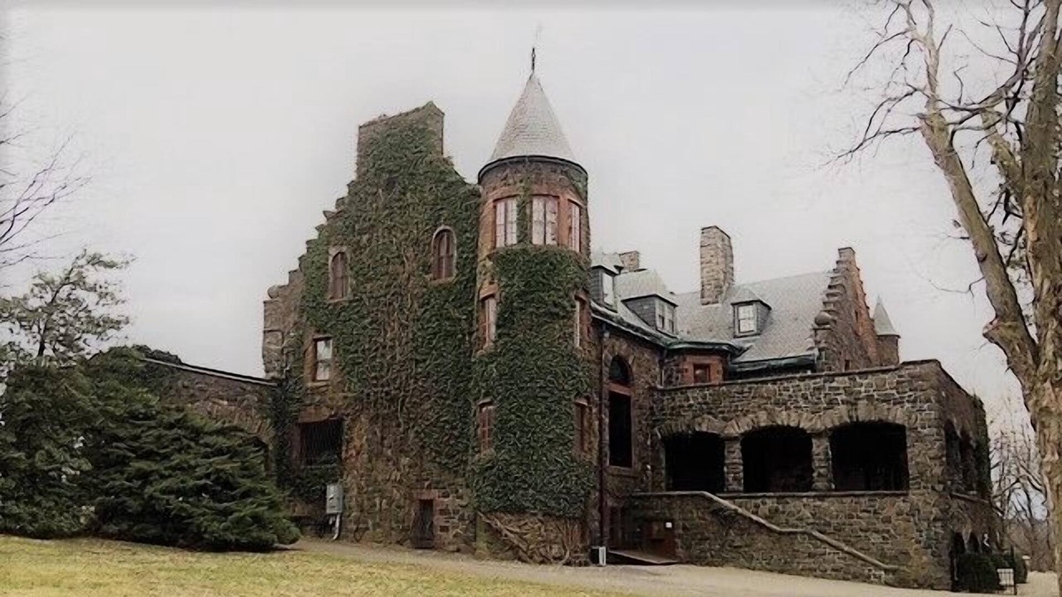 Piermont House | 19th century castle with modern amenities