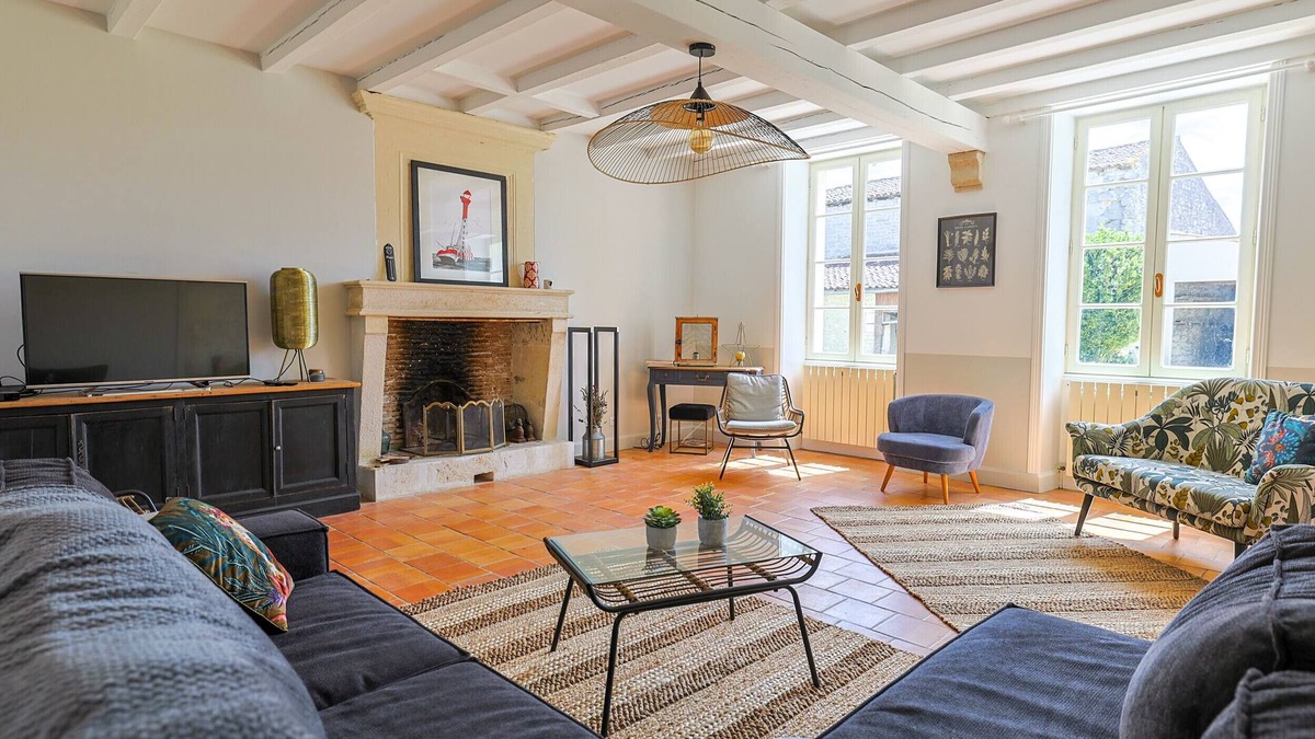 Merpins Villa | 19th century Charentaise house near Cognac