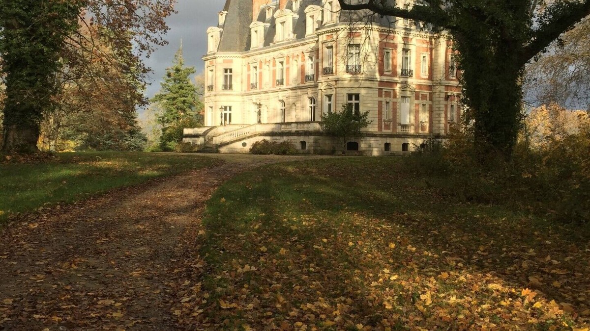Hommes House | 19th-Century Chateau in Loire Valley, private pool 106 acres of stunning grounds
