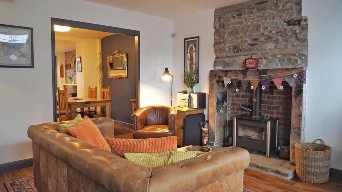 Barnoldswick House | 19th century cosy cottage