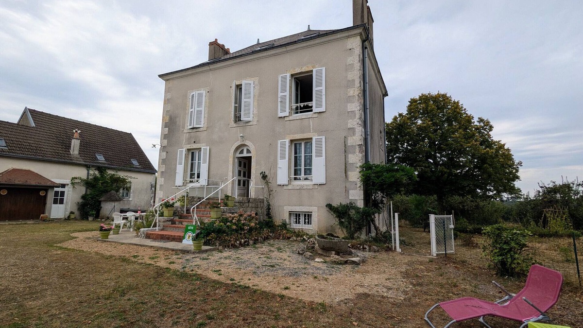 Jeu-les-Bois Cottage | 19th-century hunting lodge, 2 bedrooms, garden, near GR46, WiFi