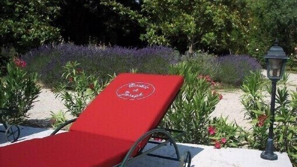 Eyguieres Cottage | 19th Century Provencal Bastide with pool