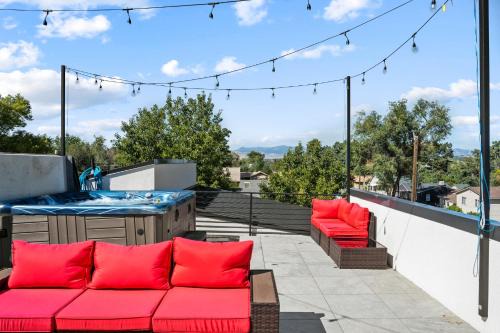 Berkley House | 19th Hole Clubhouse