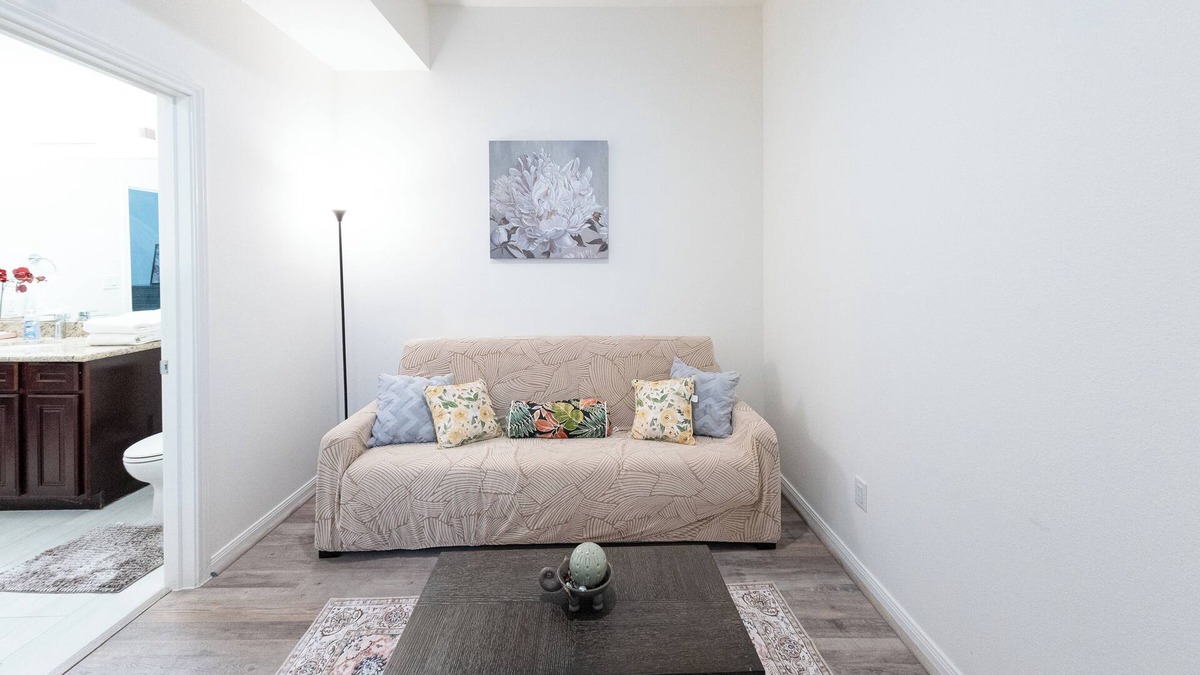 Katy Condo | 1A ~Cozy condo in charming Katy with WiFi, AC