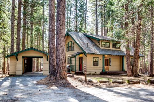 North Wawona Ski Chalet | 1A Wawona Retreat