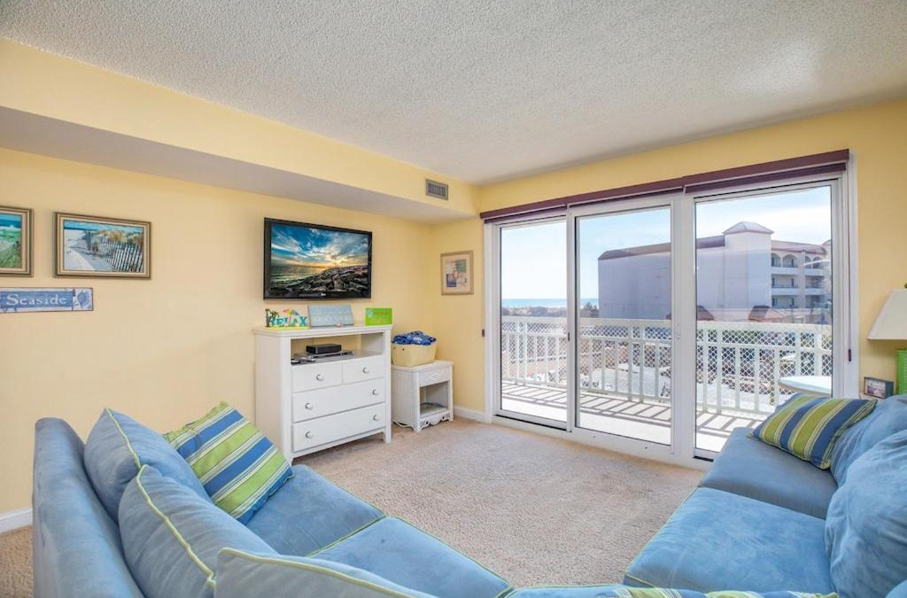 Diamond Beach Apartment | 1B/1B condo with Ocean views, Resort style, Free WIFI, Few steps to the Beach!