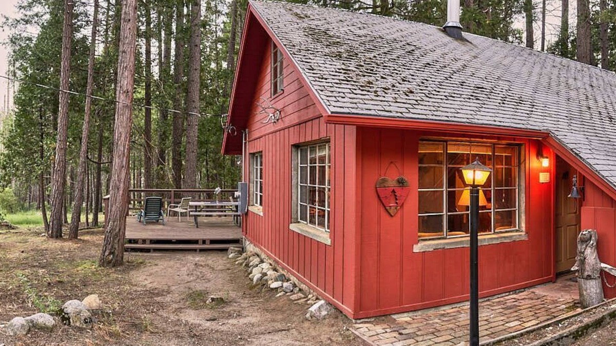 North Wawona Cabin | (1B) Heart of the Meadow at The Redwoods In Yosemite