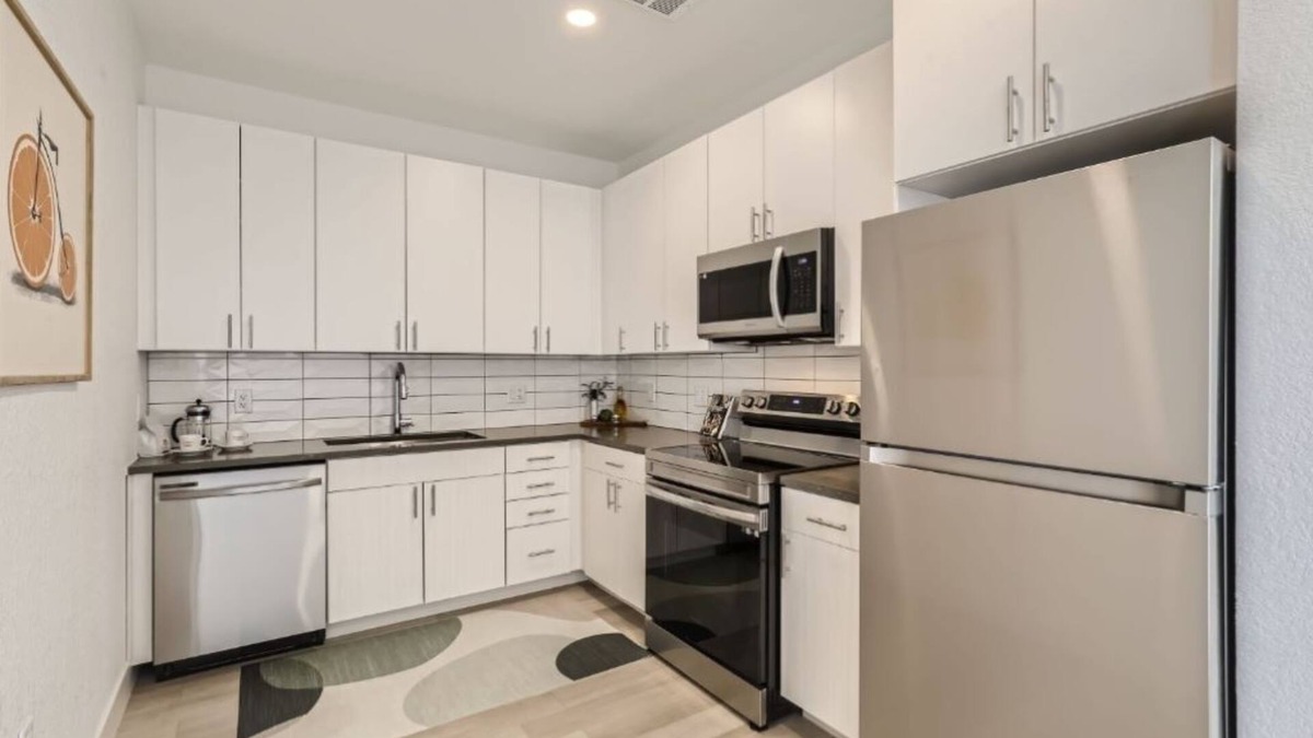 Aurora Apartment | 1B1B New Apt at Stanley