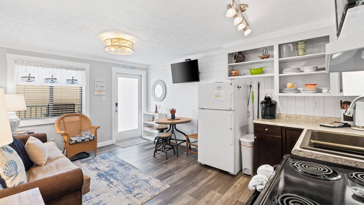 Gulf Lagoon Beach Condo | 1bd 1ba Family Friendly Pool Walk to Restaurants